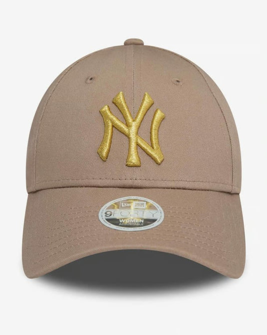 Casquette New Era 9FORTY NY Yankees marron clair pour femme avec logo métallique NE3624