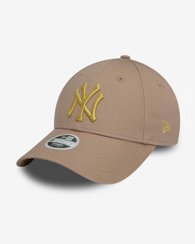 Casquette New Era 9FORTY NY Yankees marron clair pour femme avec logo métallique NE3624