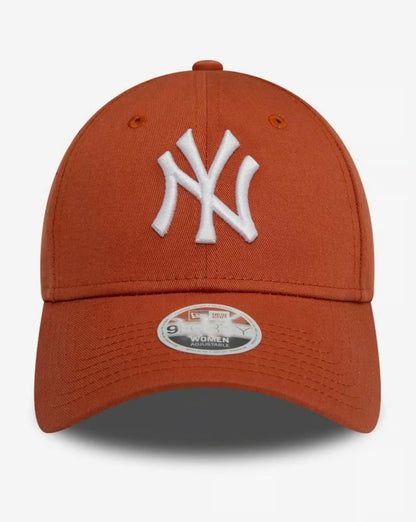 Casquette New Era League Essential 9FORTY NY Yankees orange foncé pour femme NE3421