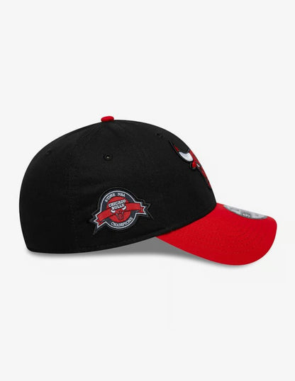 Casquette New Era NBA Side Patch 9FORTY Chicago Bulls noir rouge blanc NE7446